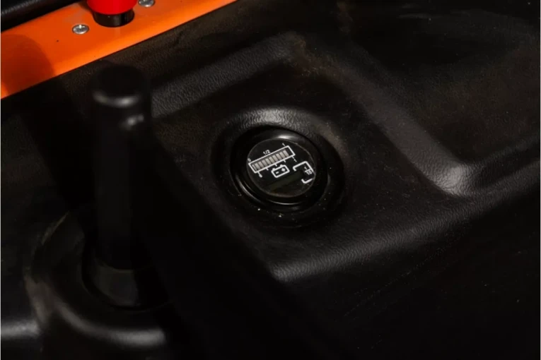 Штабелер электрический самоходный с платформой 1,5 т - 5,6 м Вилы: 1150 , АКБ Свинцово - кислотная, CL1556W SIBLINE купить в Иркутске