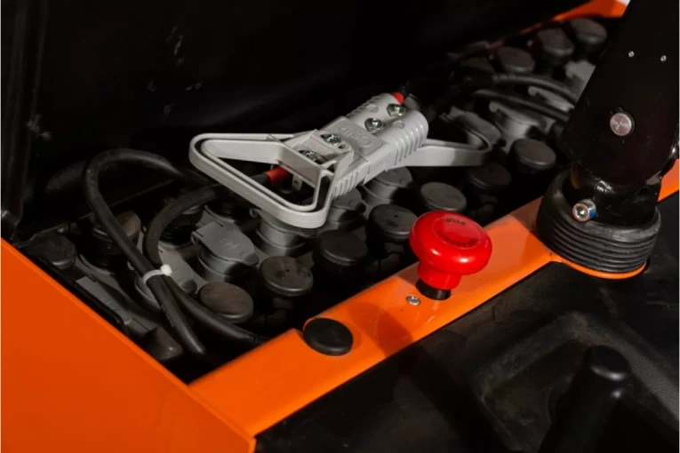 Штабелер электрический самоходный с платформой 1,5 т - 5,6 м Вилы: 1150 , АКБ Свинцово - кислотная, CL1556W SIBLINE купить в Иркутске